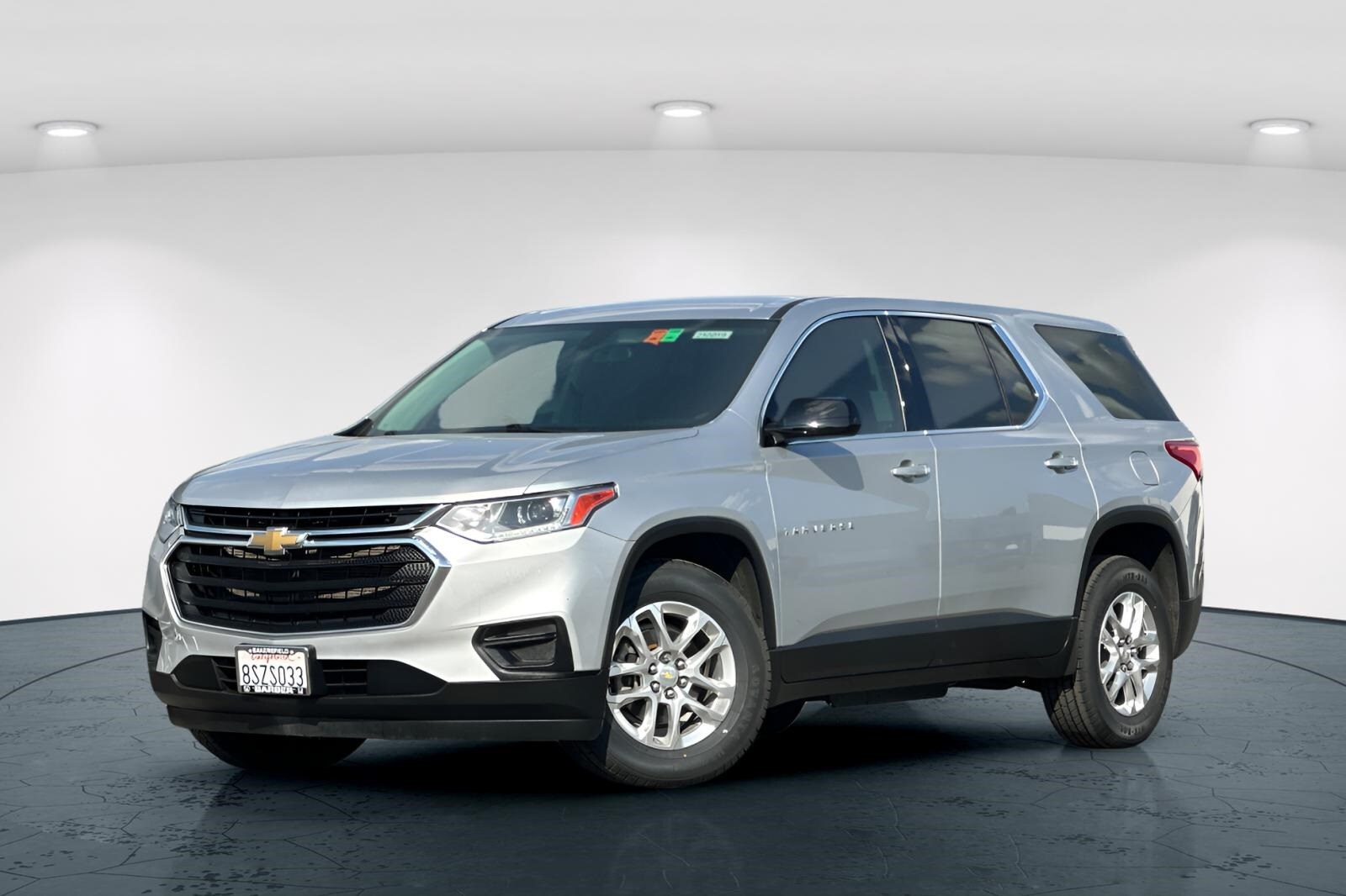2020 Chevrolet Traverse LS photo 2