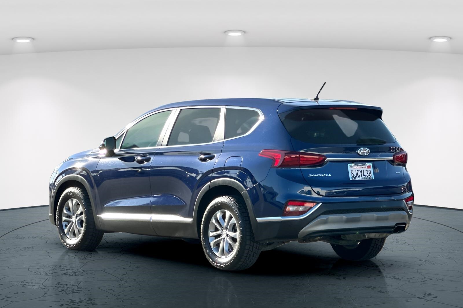 2019 Hyundai Santa Fe SE photo 3