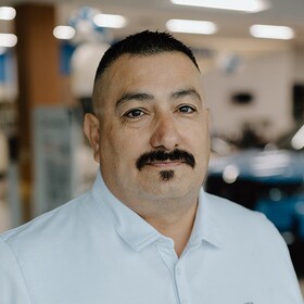 Staff member Neil Martinez from ID_d61e2bfd257f