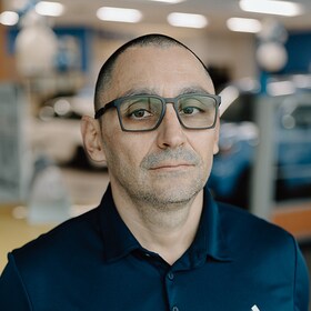 Staff member Luis Garcia from ID_d61e2bfd257f