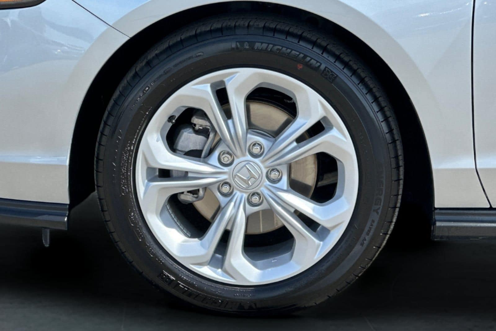 2025 Honda Accord LX - Photo 25