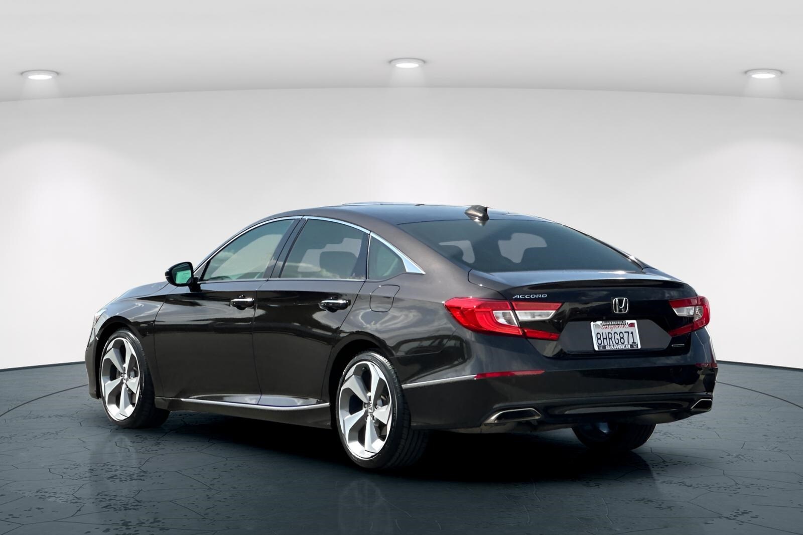 2018 Honda Accord Touring photo 3