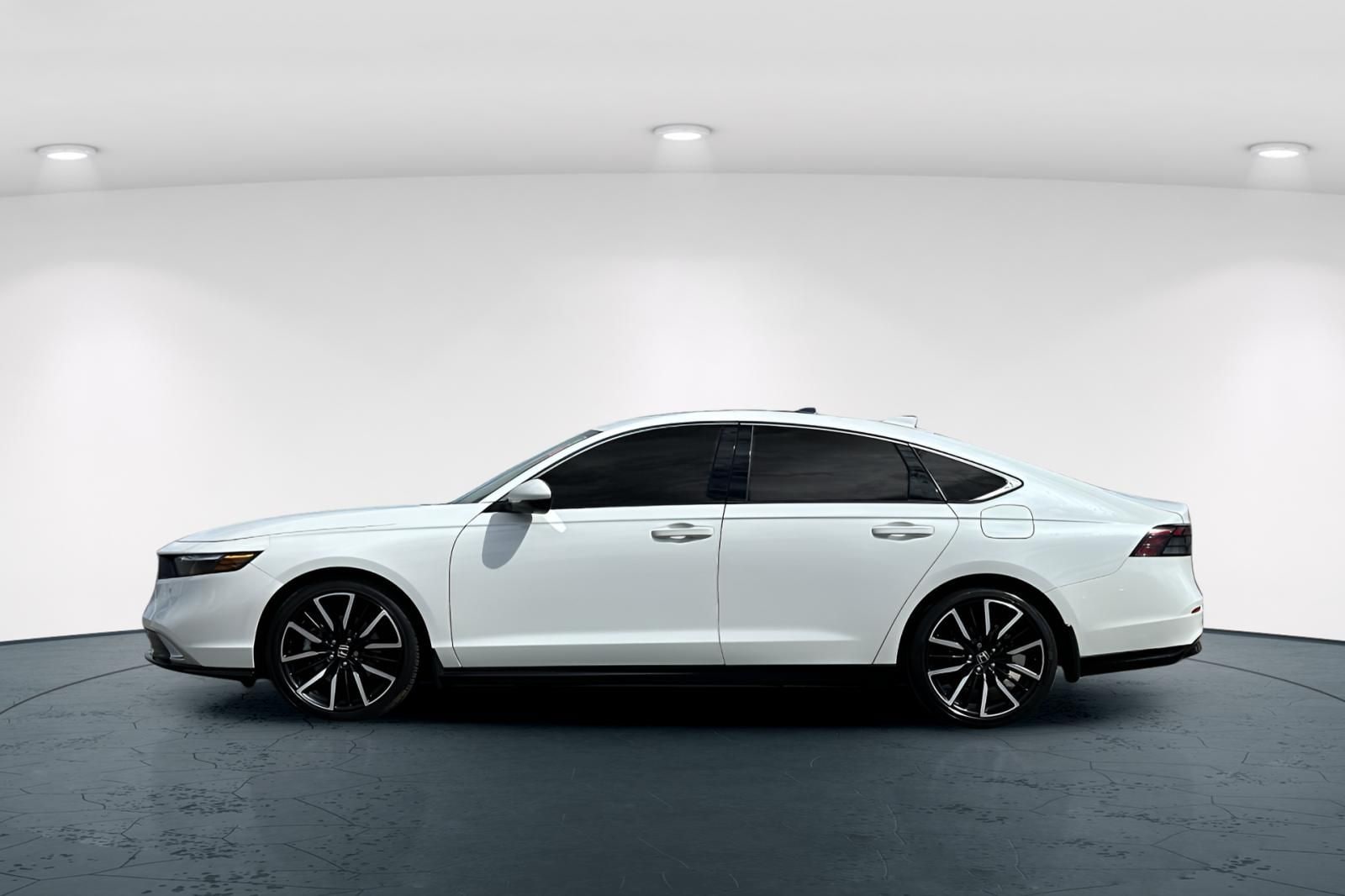 2024 Honda Accord Hybrid Touring photo 2