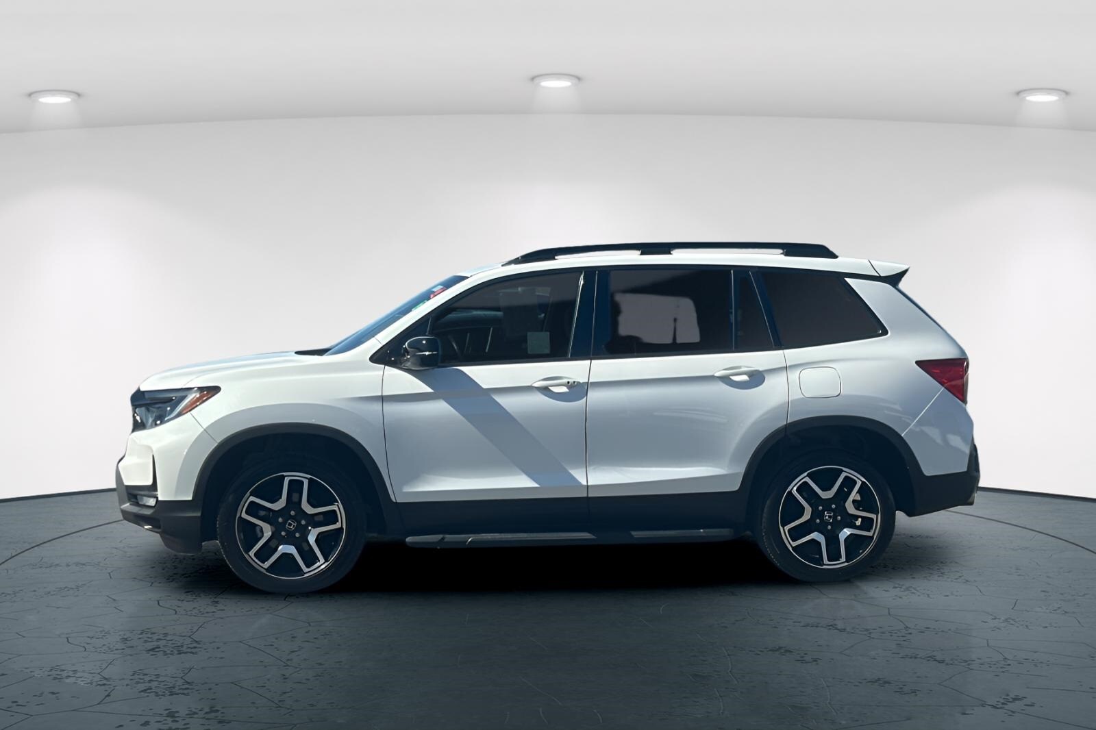 2022 Honda Passport Elite photo 2