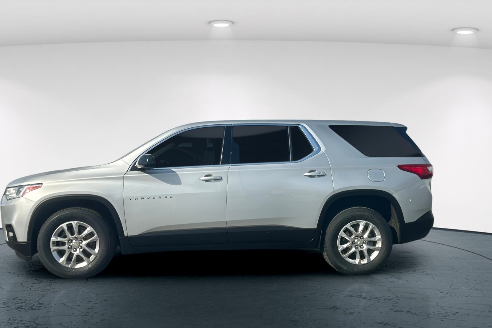 2020 Chevrolet Traverse LS photo 3