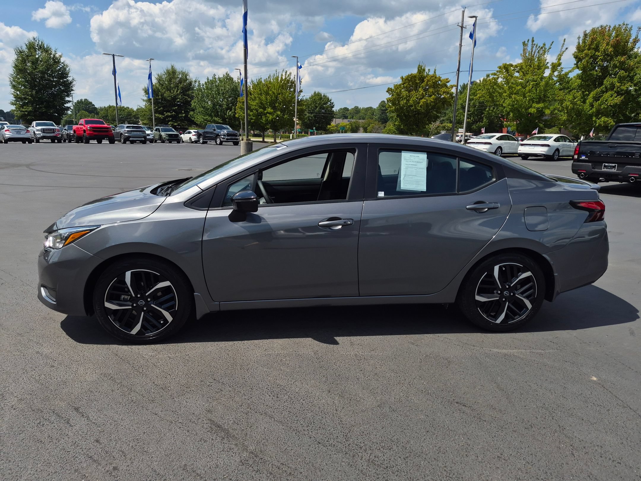 2025 Nissan Versa 1.6 SR