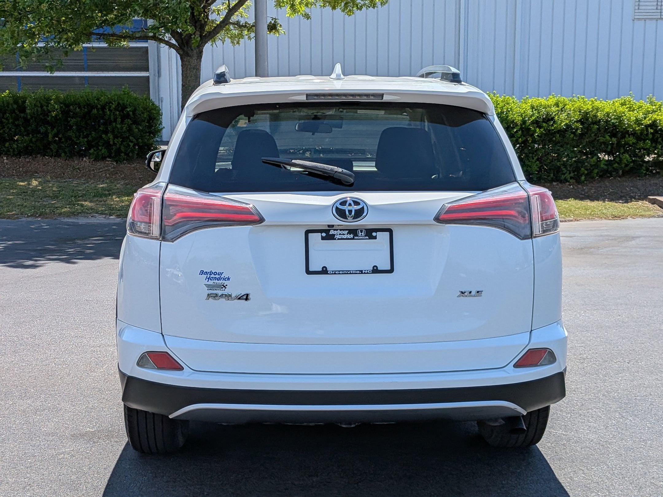 2017 Toyota RAV4 XLE photo 3