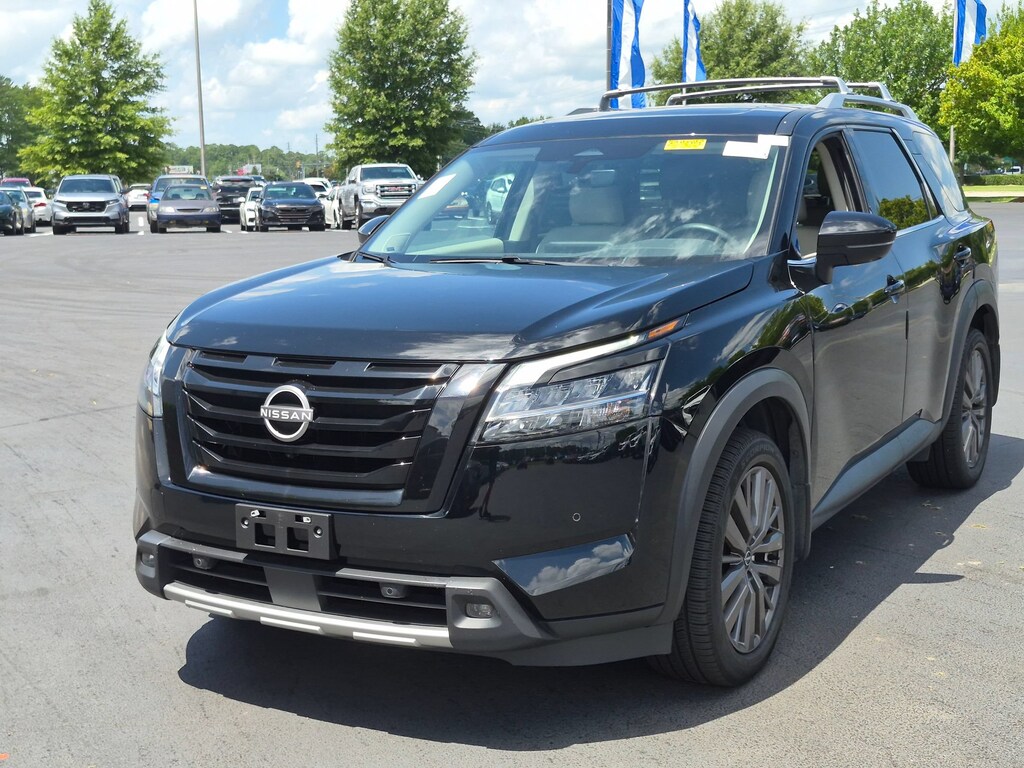 Used 2024 Nissan Pathfinder SL SUV