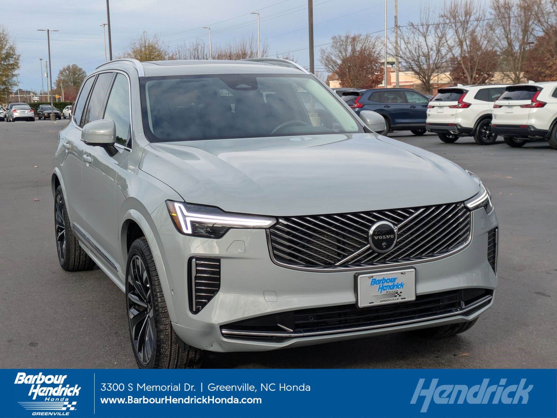 2025 Volvo XC90 Plus's photo