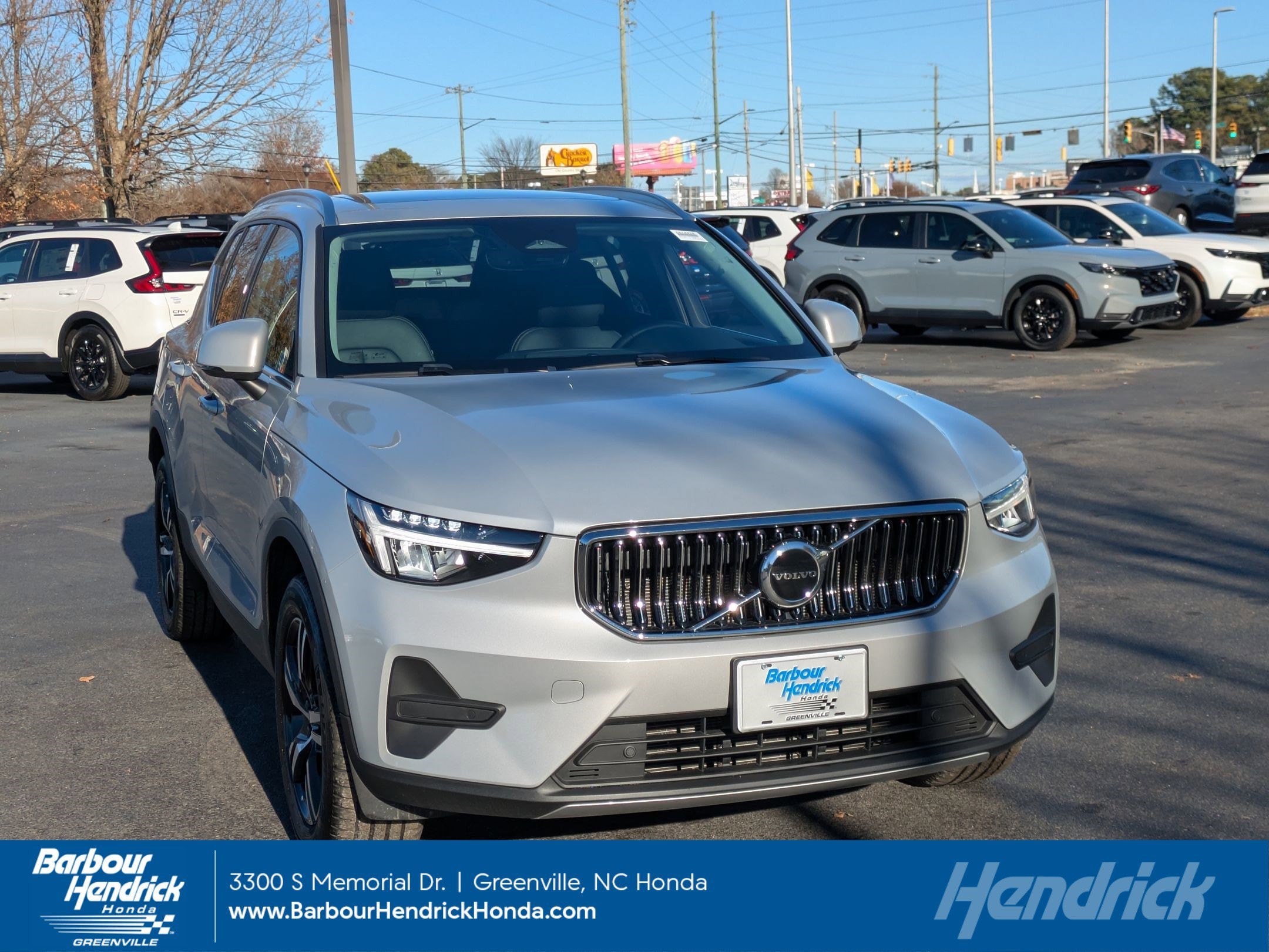 2025 Volvo XC40 Core's photo