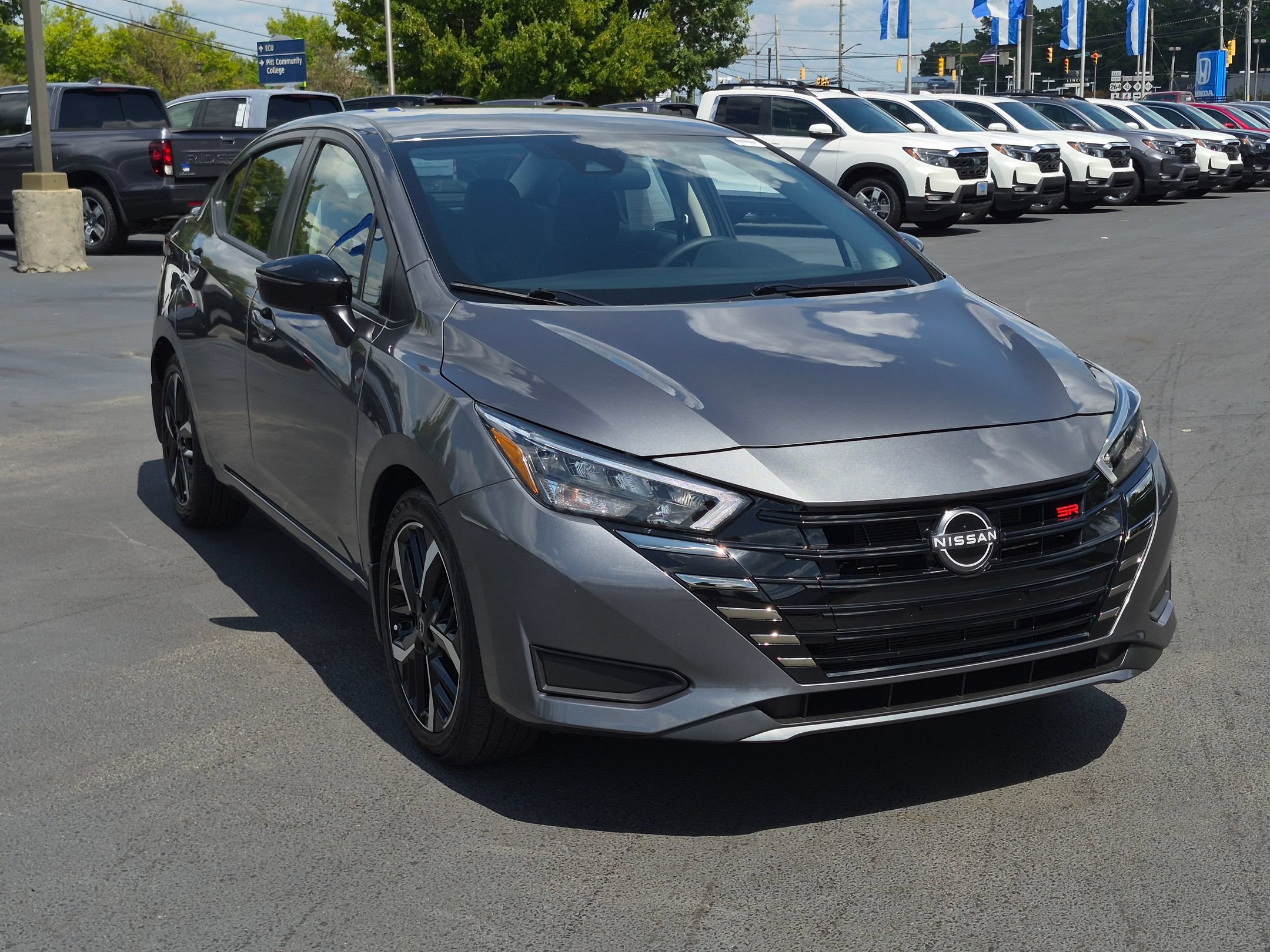 2025 Nissan Versa 1.6 SR