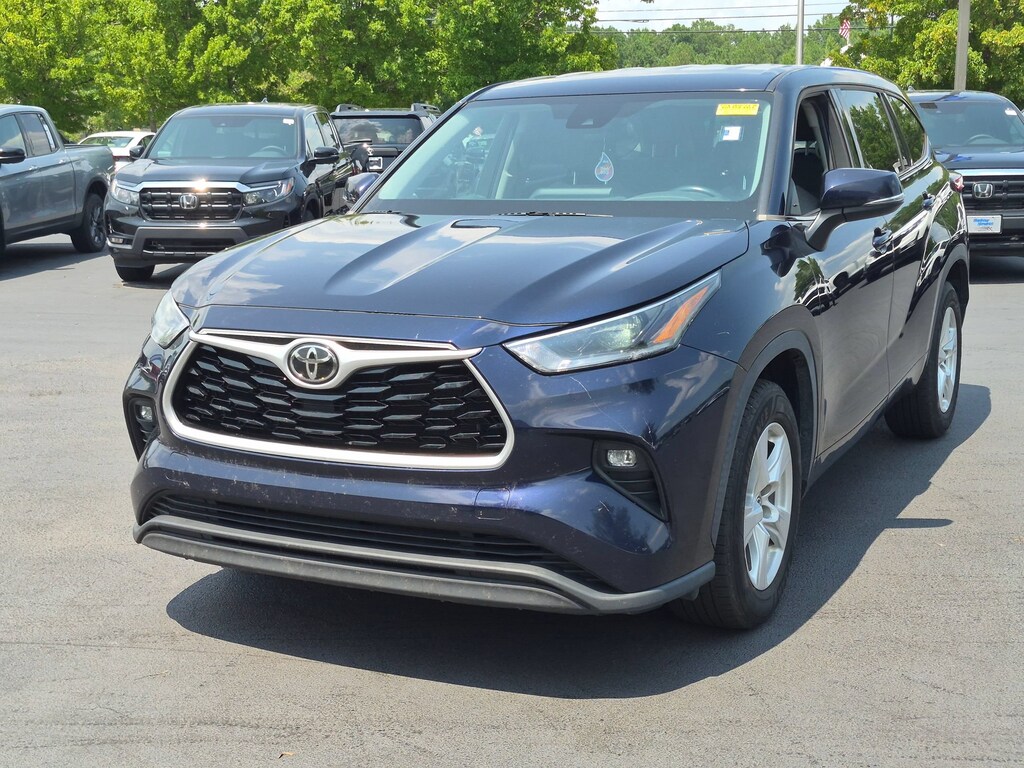 Used 2021 Toyota Highlander LE SUV