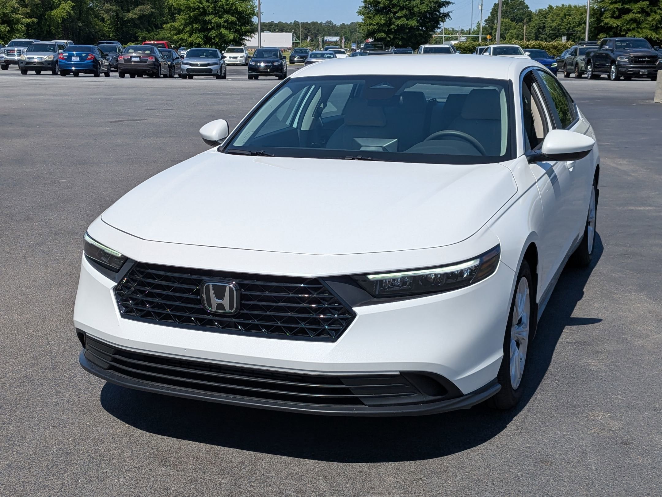 2025 Honda Accord LX photo 4