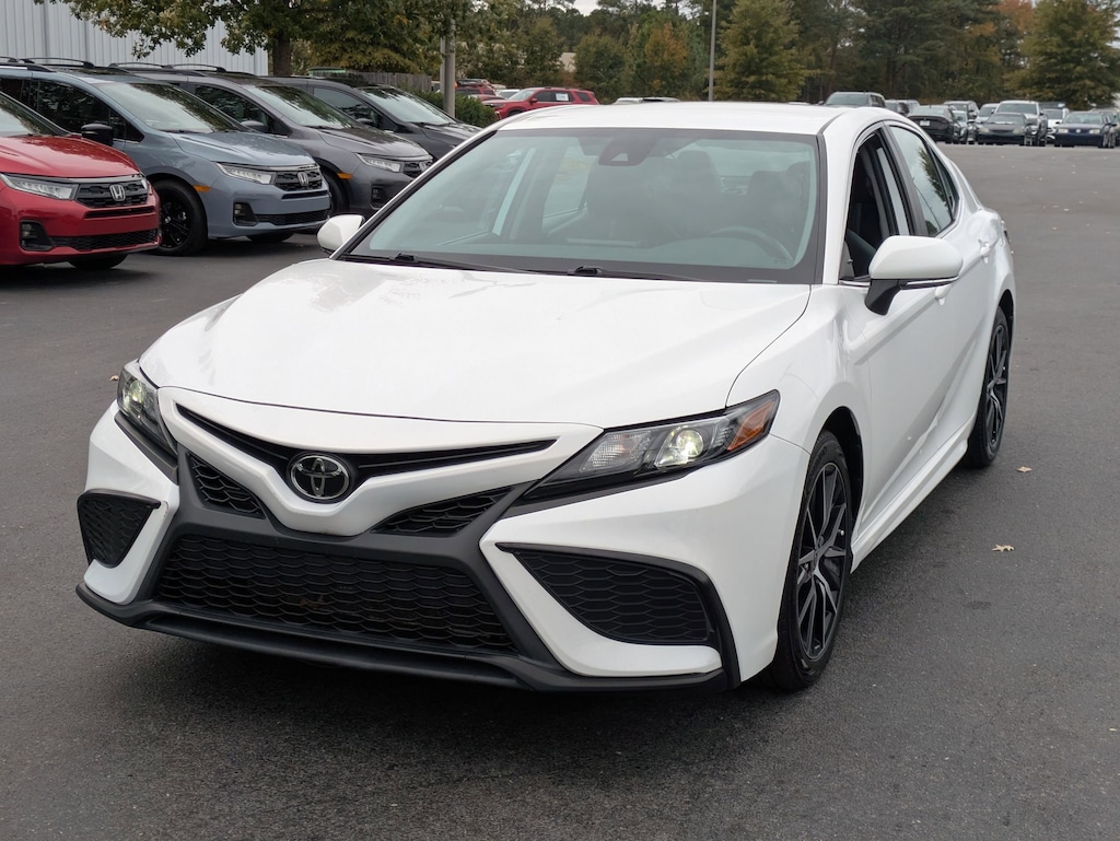 Used 2022 Toyota Camry SE Sedan
