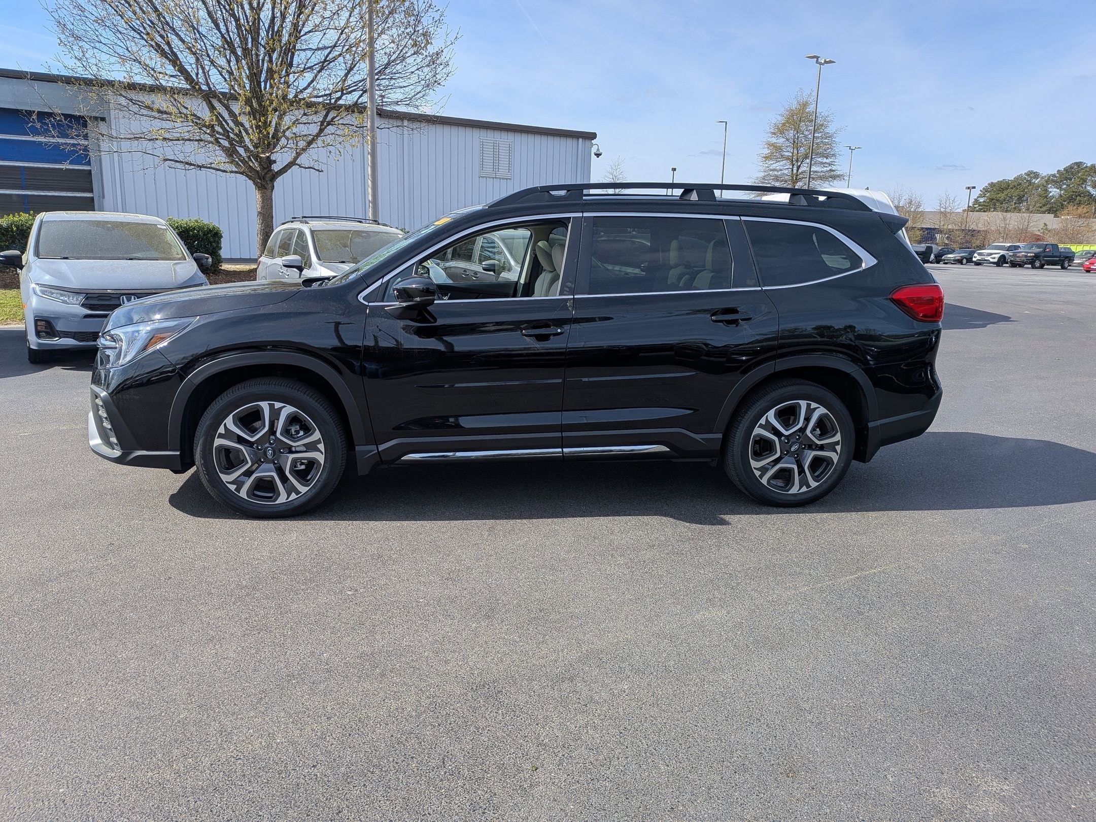 2025 Subaru Ascent Limited 7-Passenger photo 4