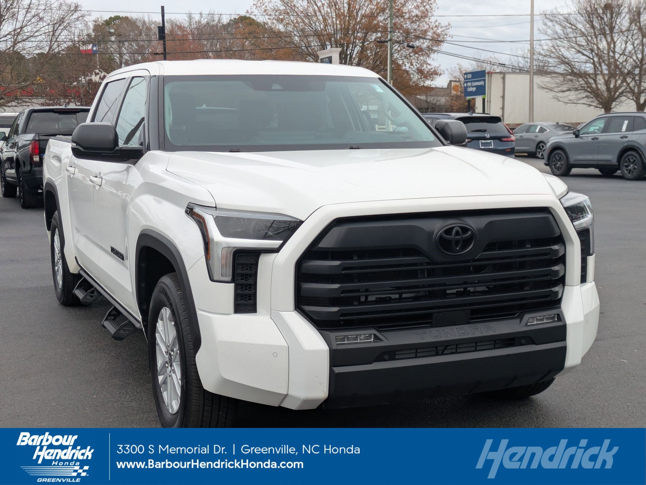 2022 Toyota Tundra SR5's photo