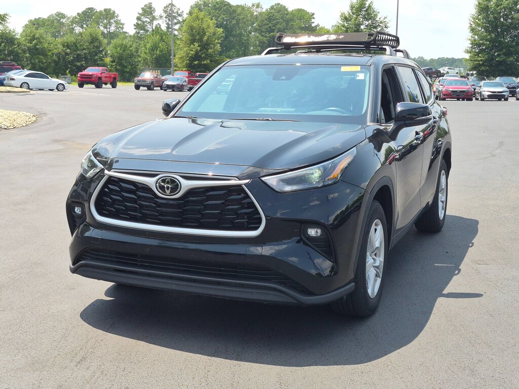 Used 2024 Toyota Highlander LE SUV