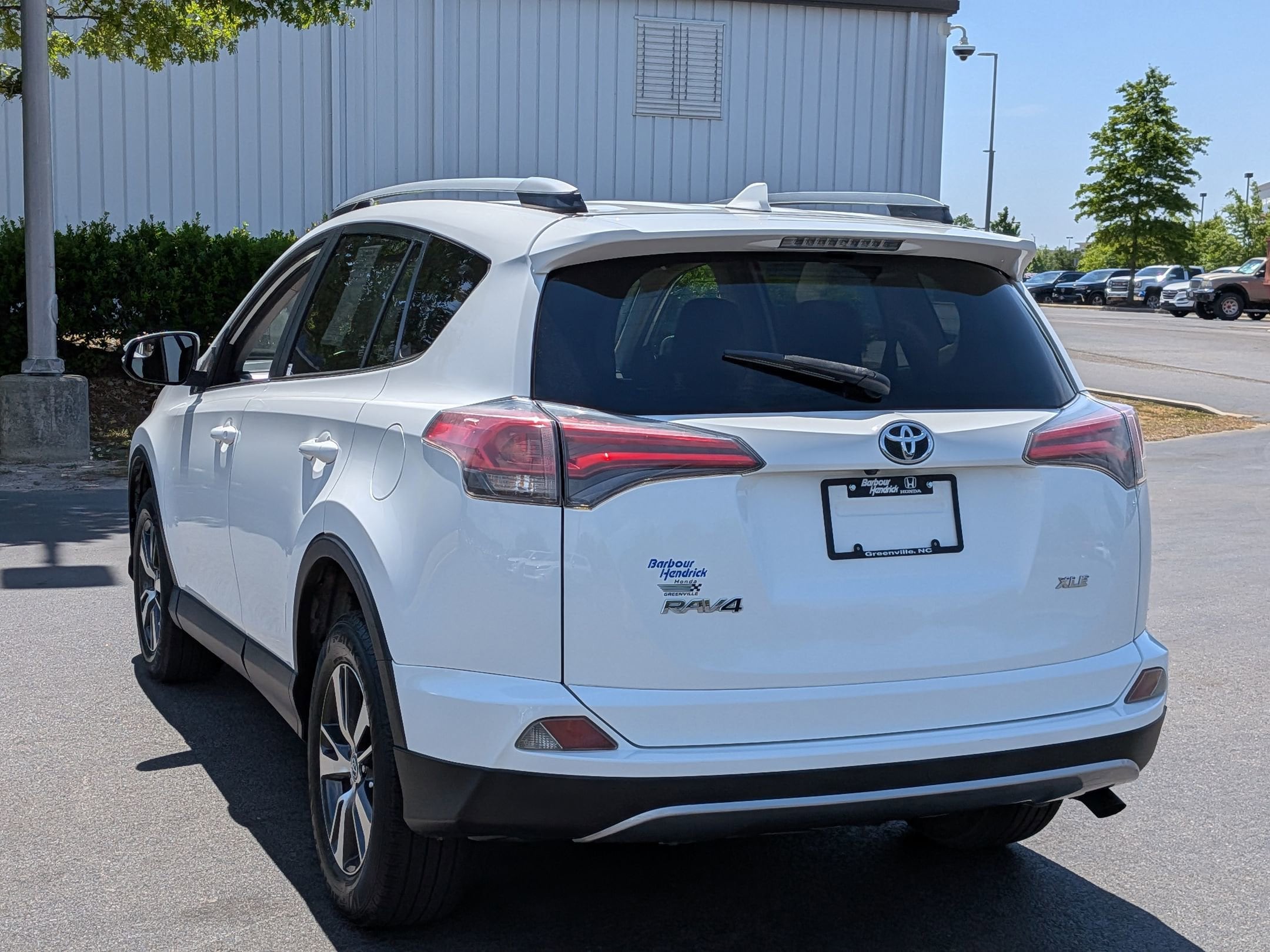 2017 Toyota RAV4 XLE photo 6
