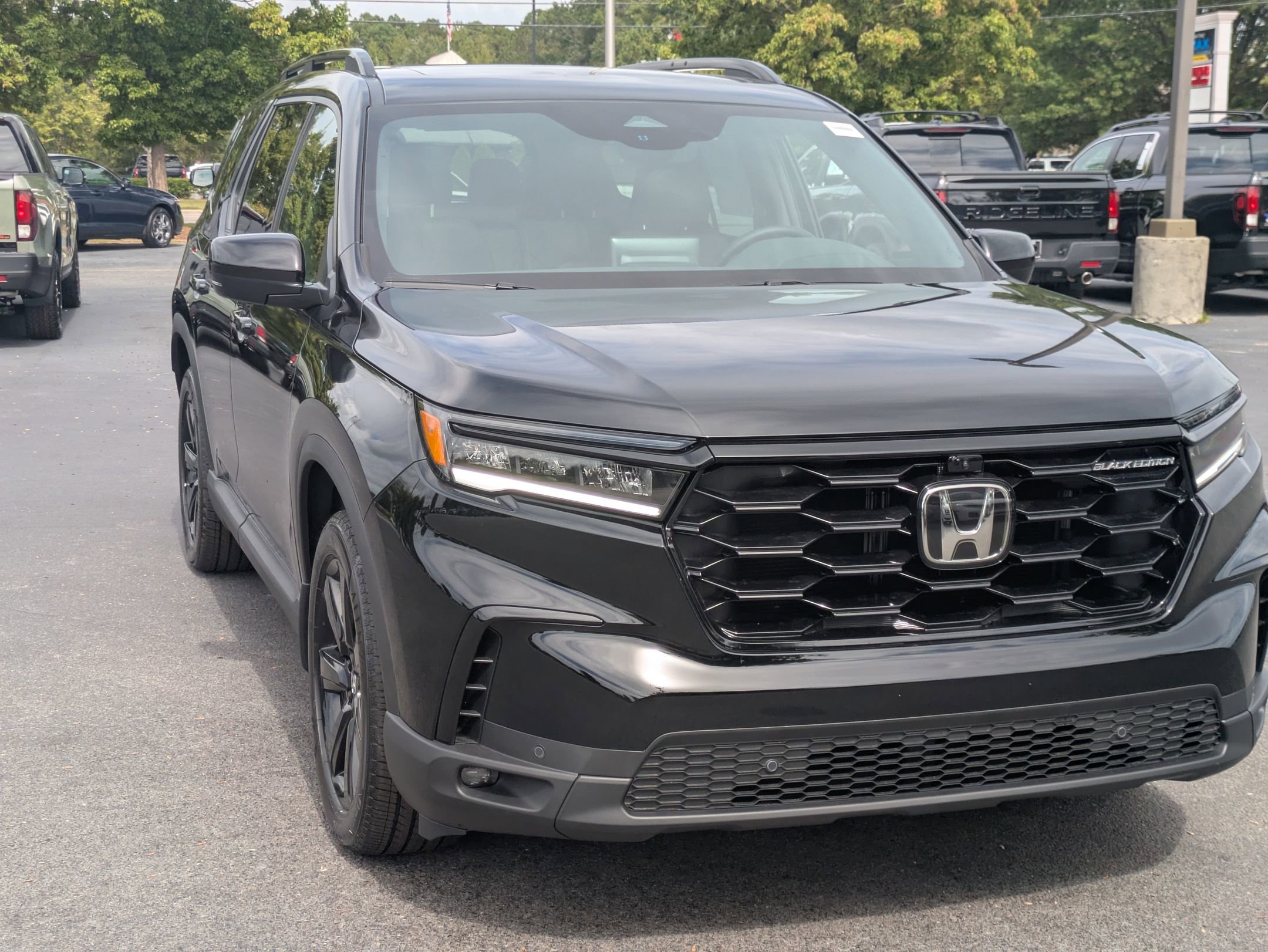 2025 Honda Pilot Black Edition photo 2