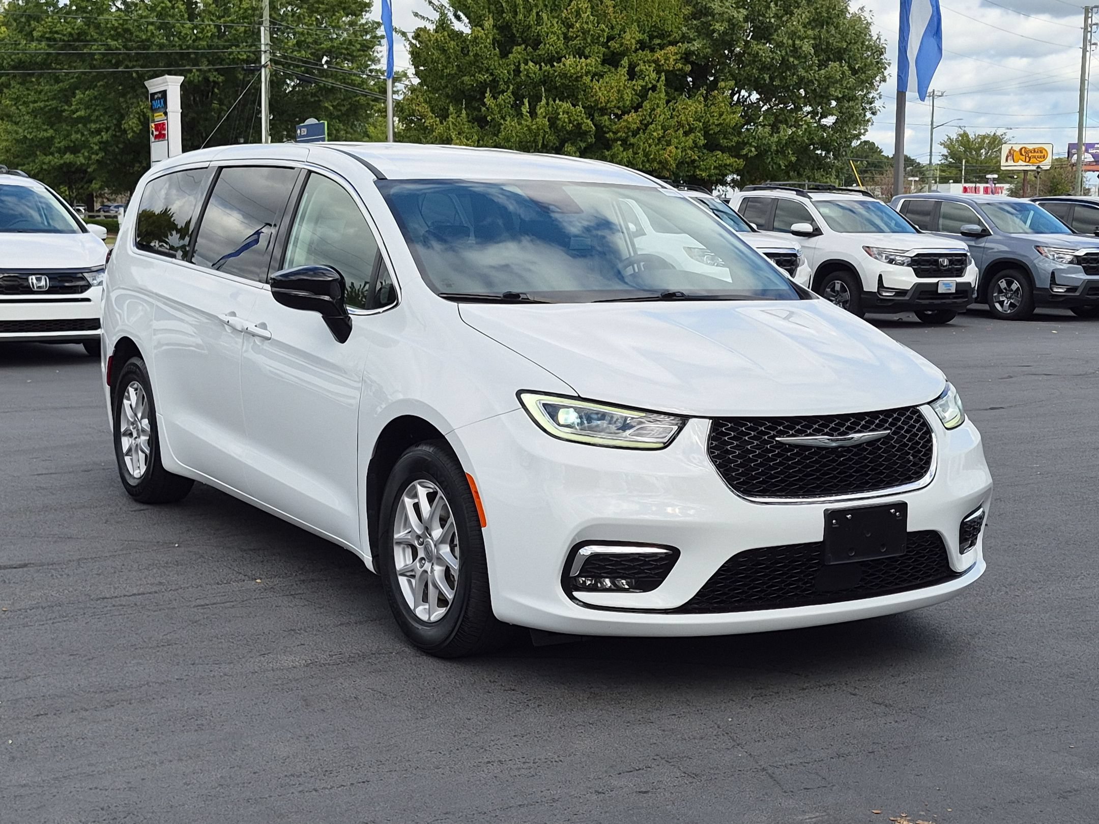 2024 Chrysler Pacifica Touring L Van Passenger Van
