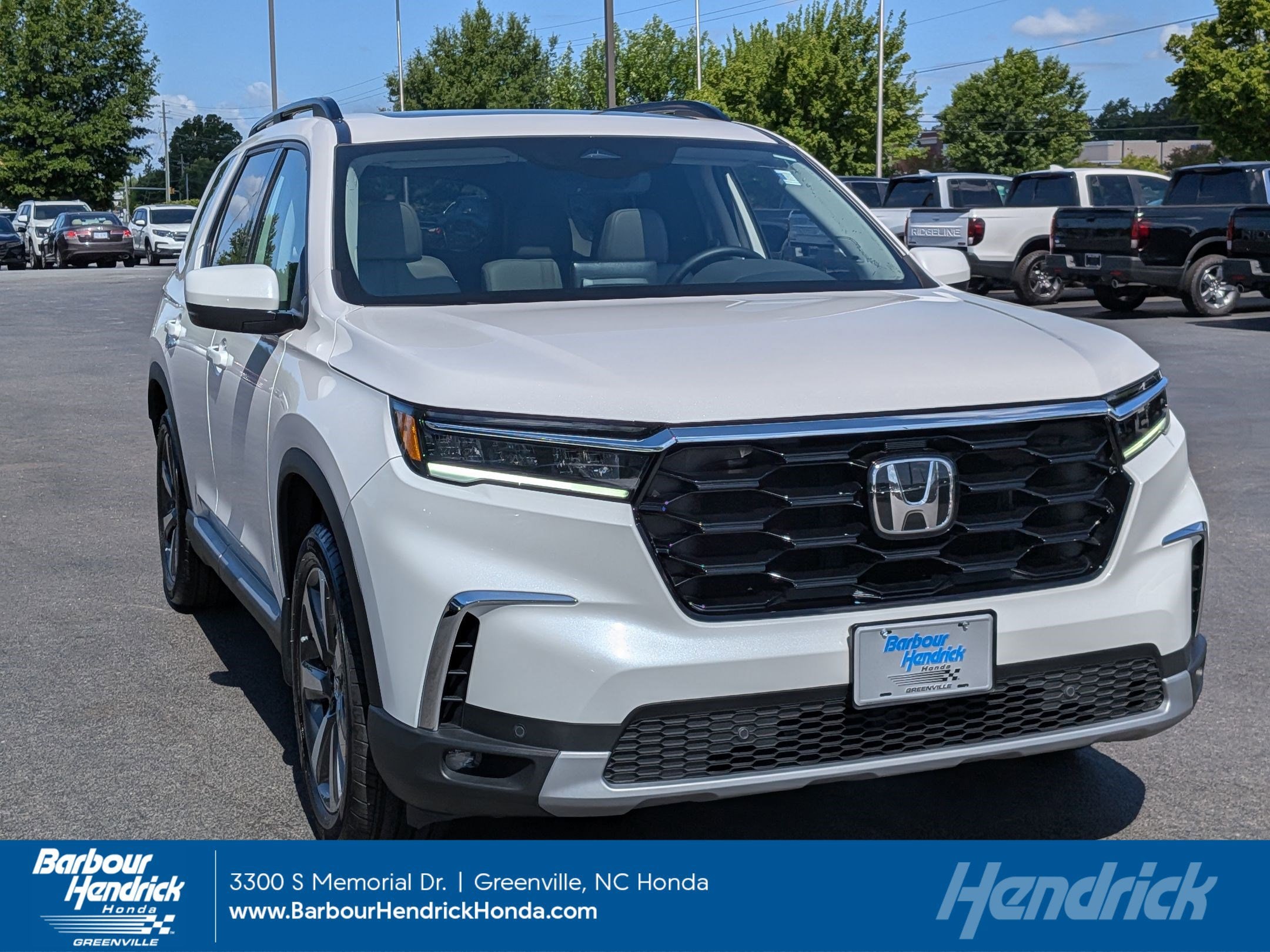 2025 Honda Pilot Touring 2WD's photo