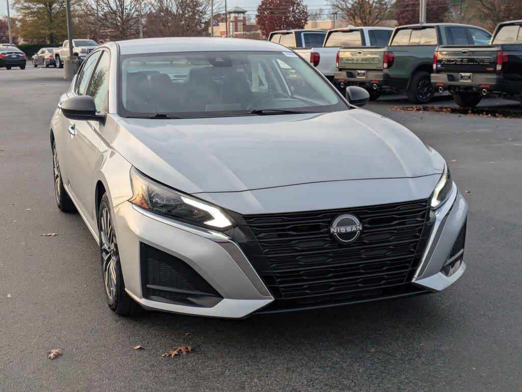 Used 2024 Nissan Altima 2.5 SV Sedan