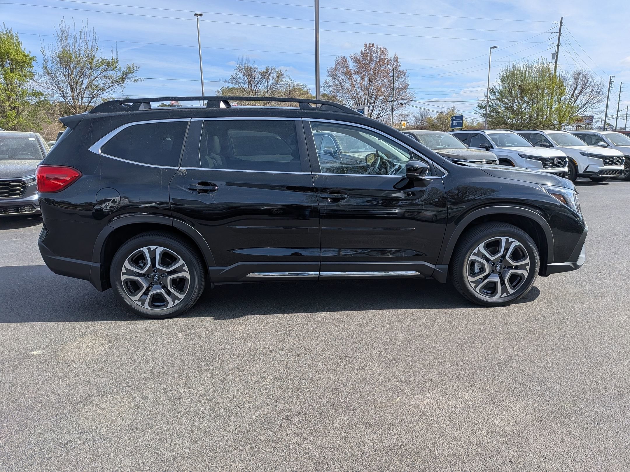 2025 Subaru Ascent Limited 7-Passenger photo 3