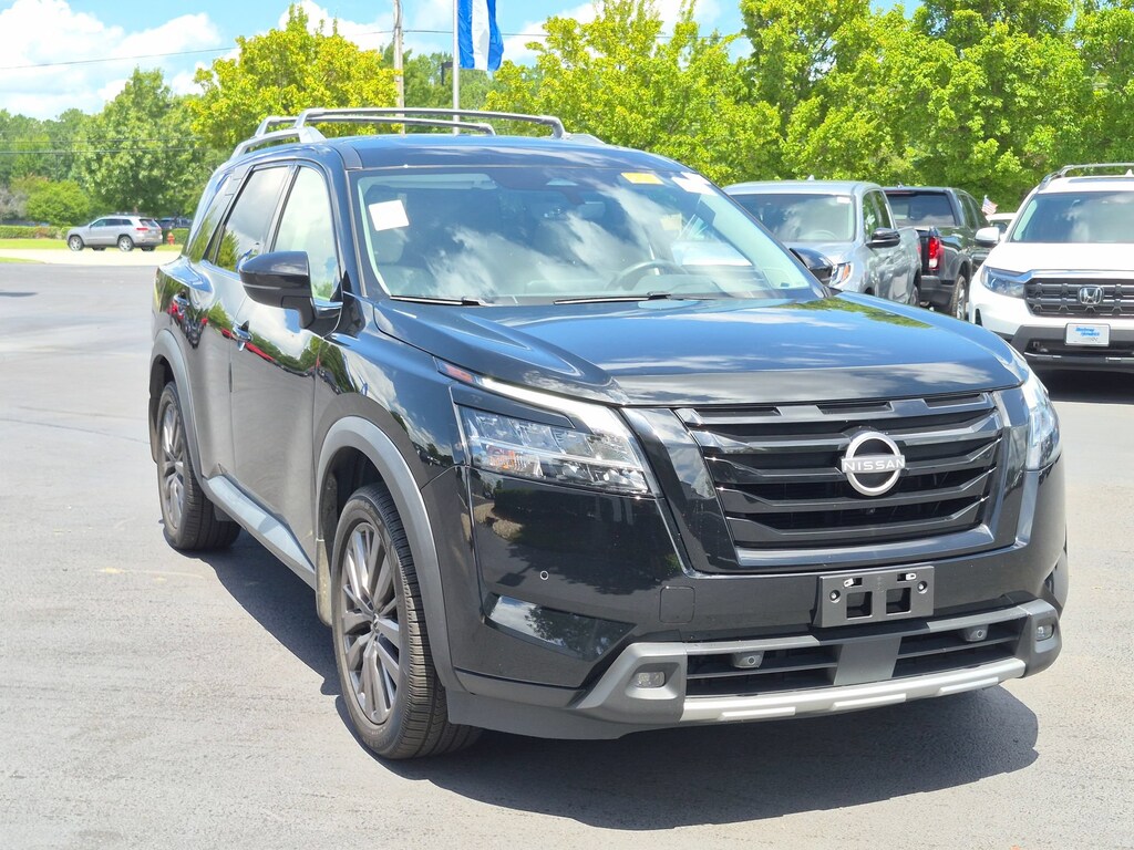 Used 2024 Nissan Pathfinder SL SUV