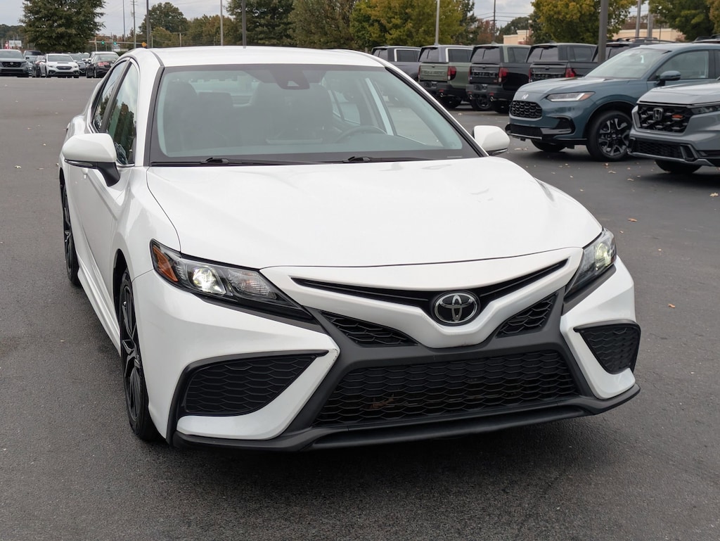 Used 2022 Toyota Camry SE Sedan