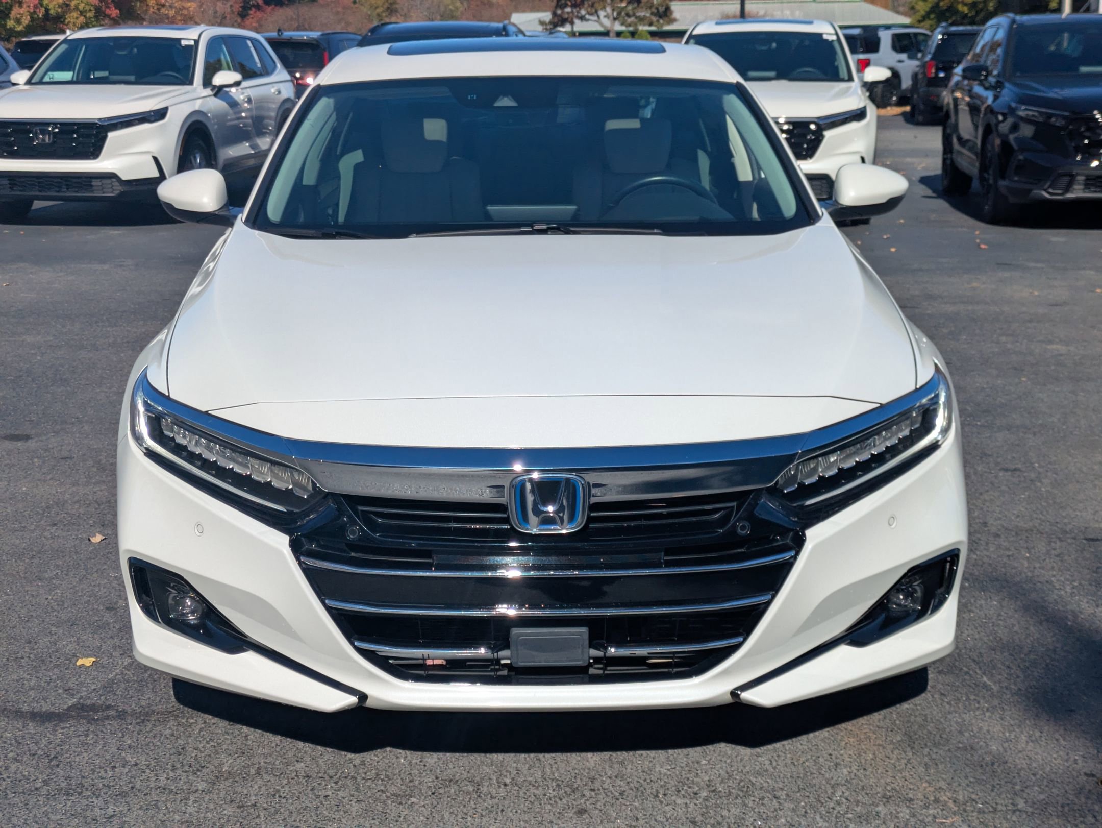 2022 Honda Accord Hybrid Touring photo 3