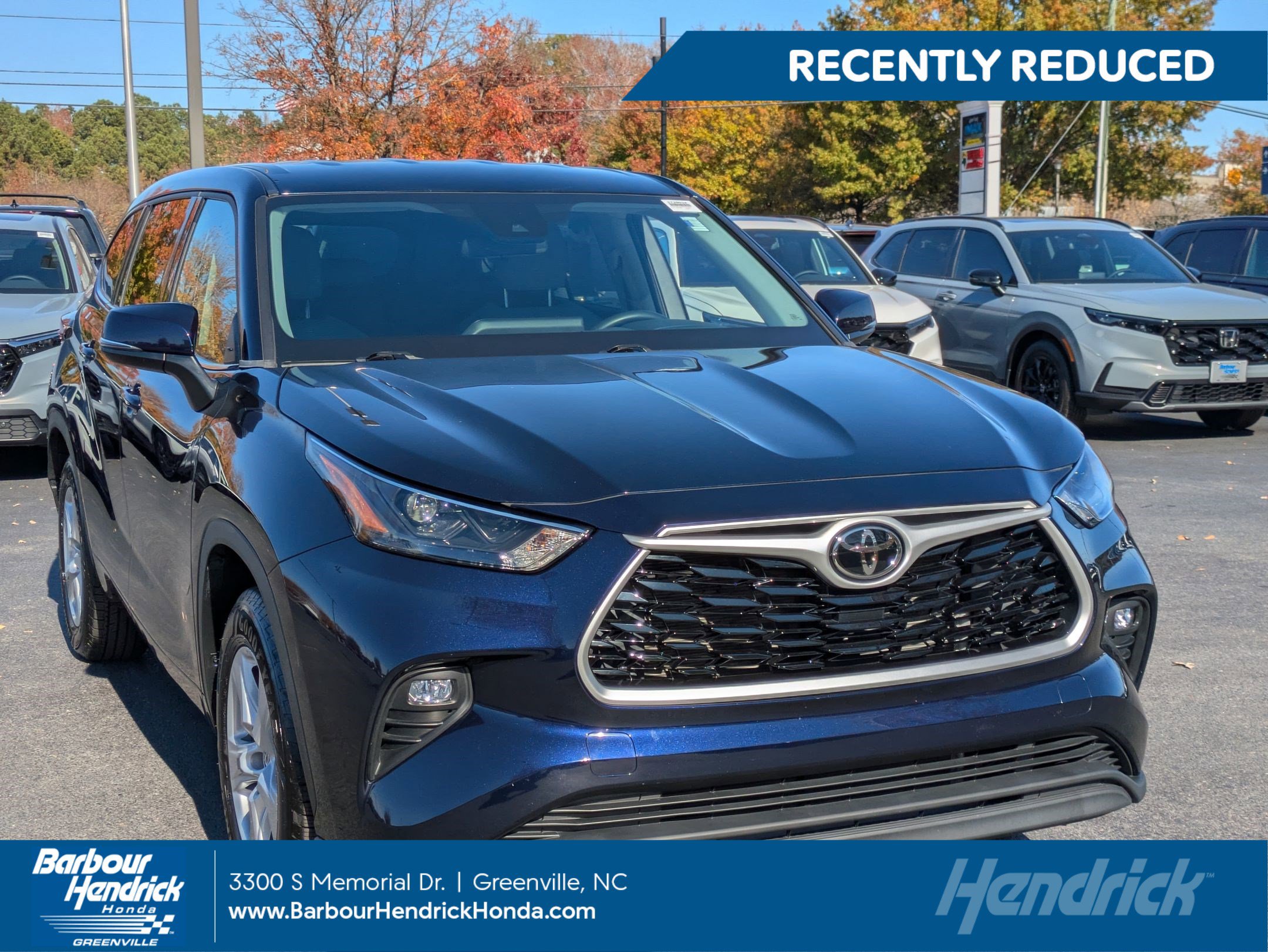 2022 Toyota Highlander LE's photo