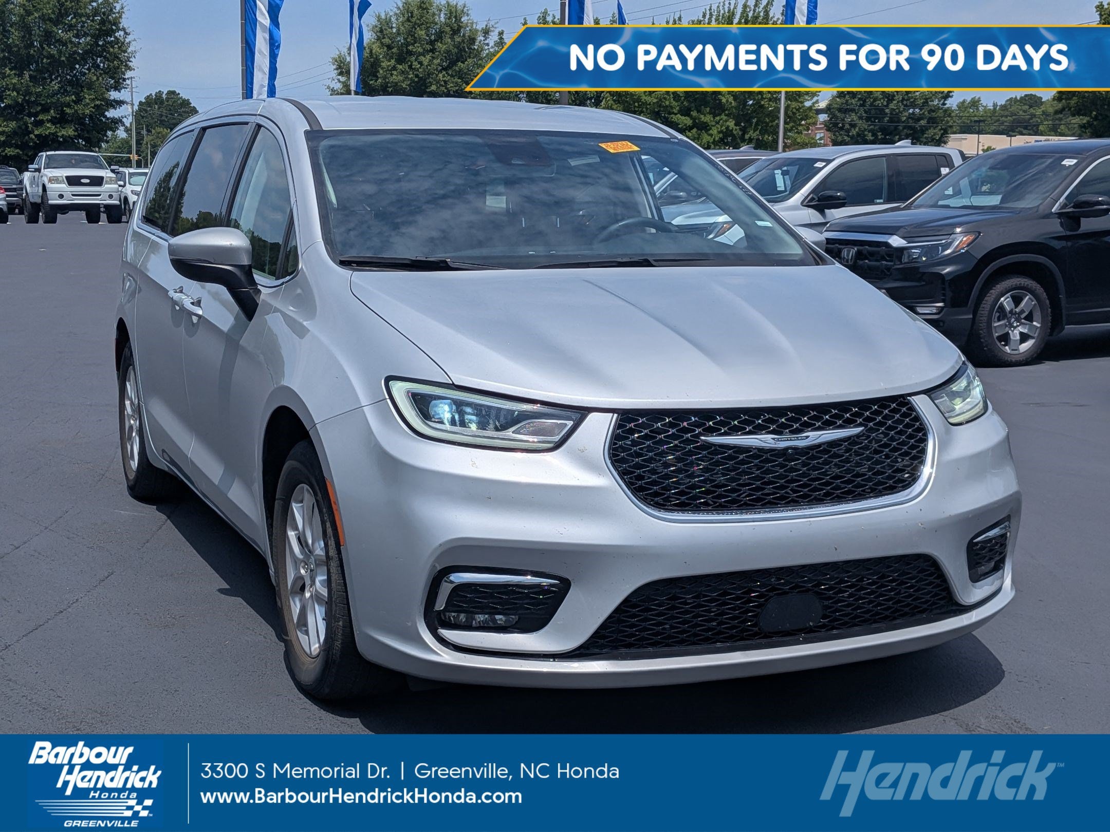 2023 Chrysler Pacifica Touring L's photo