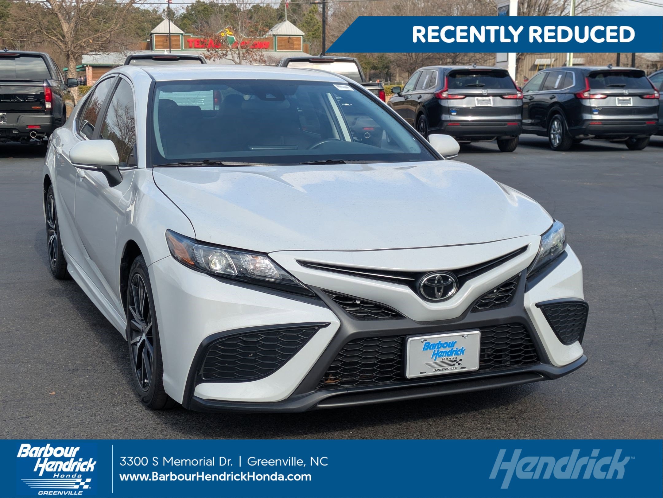 2023 Toyota Camry SE's photo