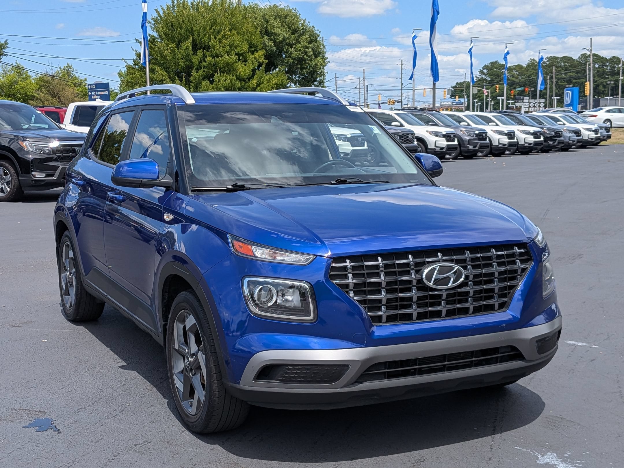 Used 2021 Hyundai Venue SEL with VIN KMHRC8A3XMU115866 for sale in Greenville, NC
