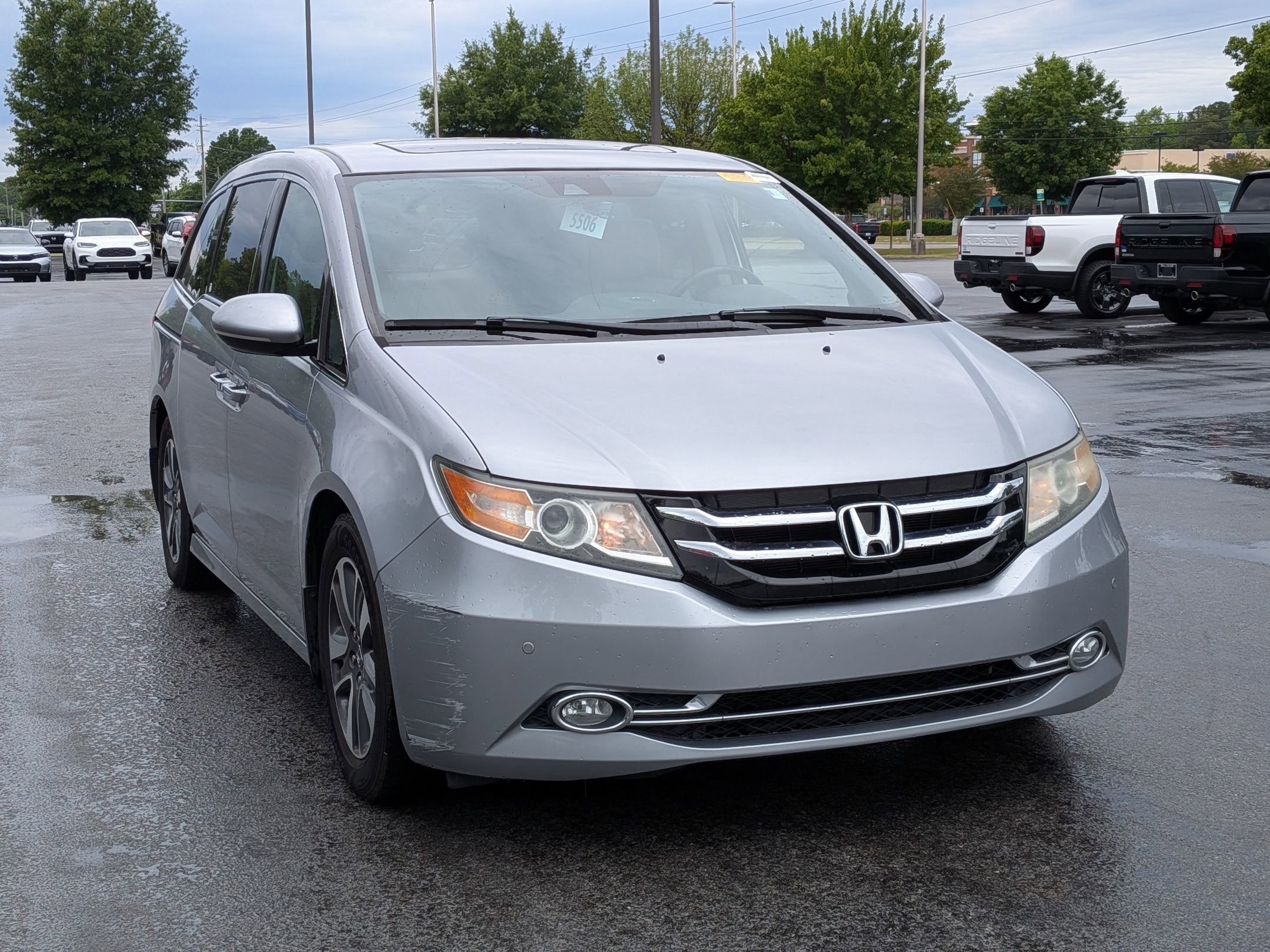 2016 Honda Odyssey Touring Elite photo 2