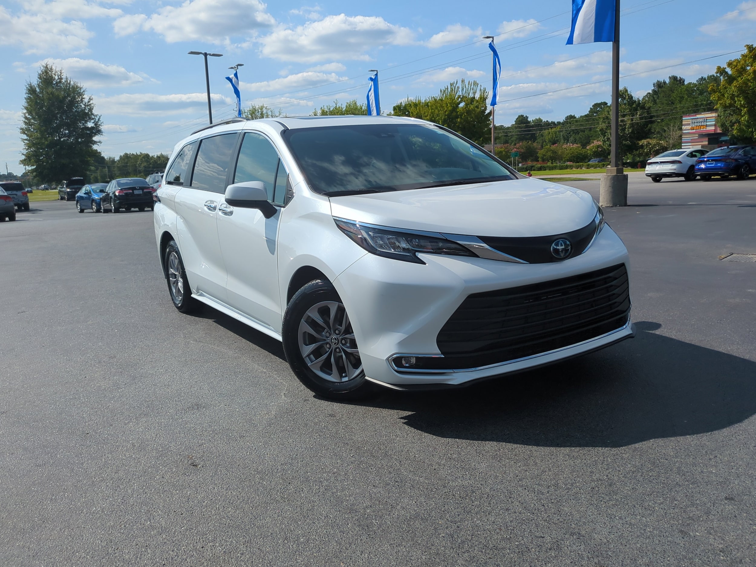 Used 2023 Toyota Sienna XLE with VIN 5TDYRKEC0PS138832 for sale in Greenville, NC