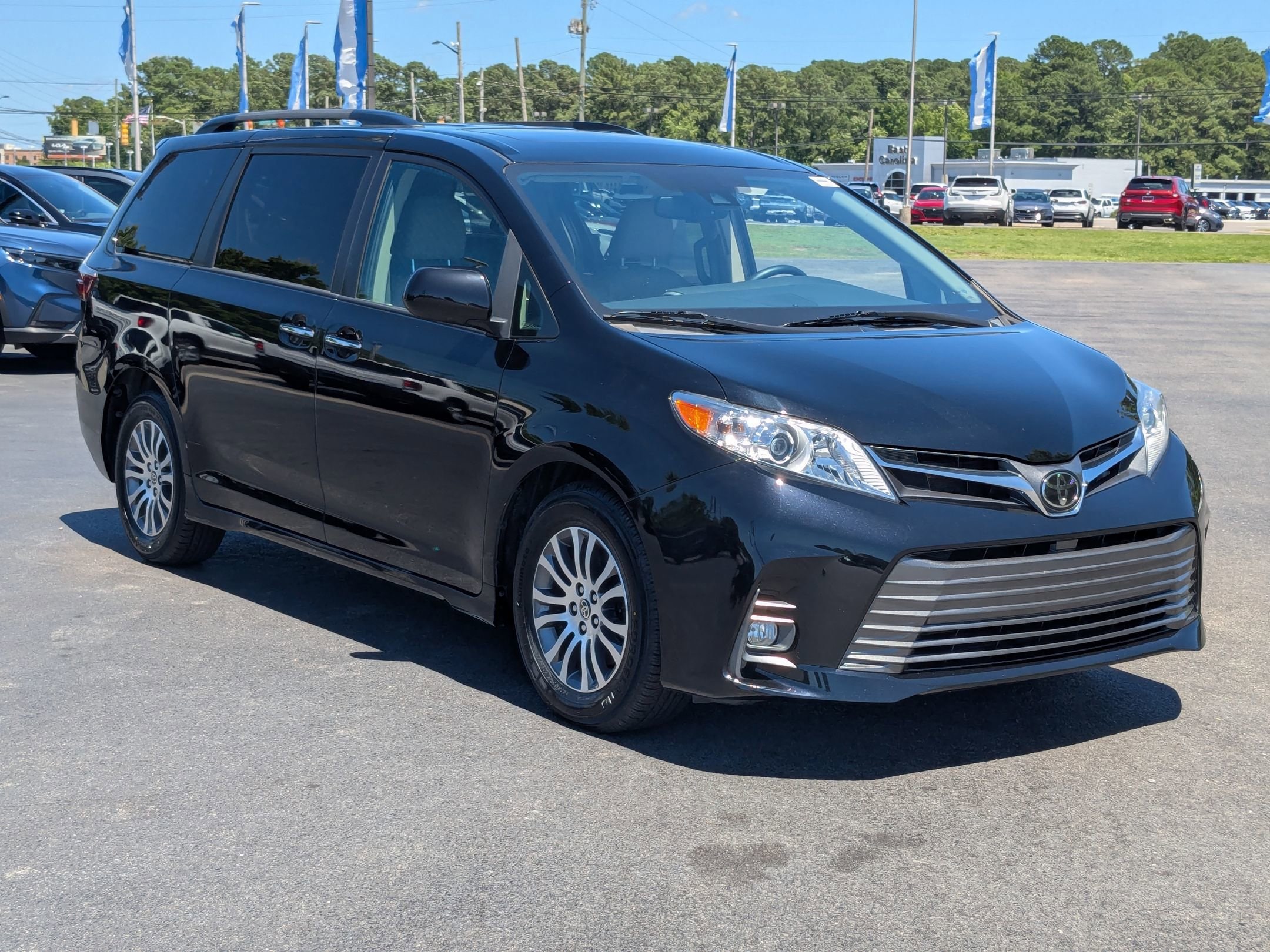 Used 2020 Toyota Sienna XLE with VIN 5TDYZ3DCXLS078463 for sale in Greenville, NC