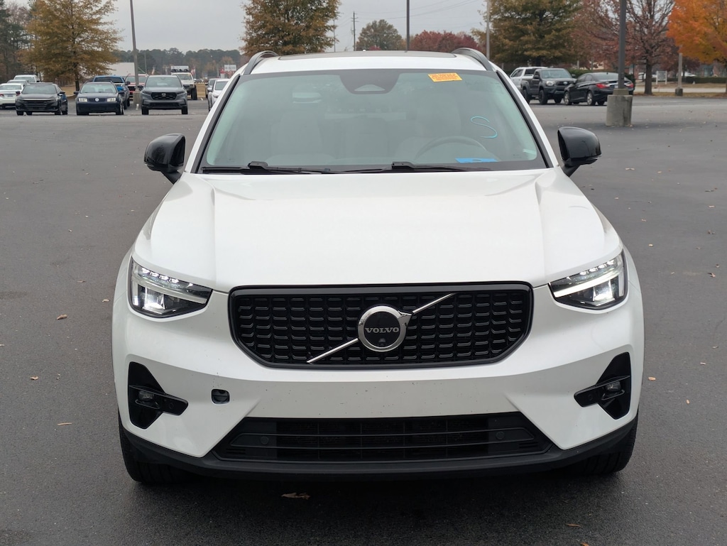 Used 2023 Volvo XC40 B4 FWD Ultimate Dark SUV