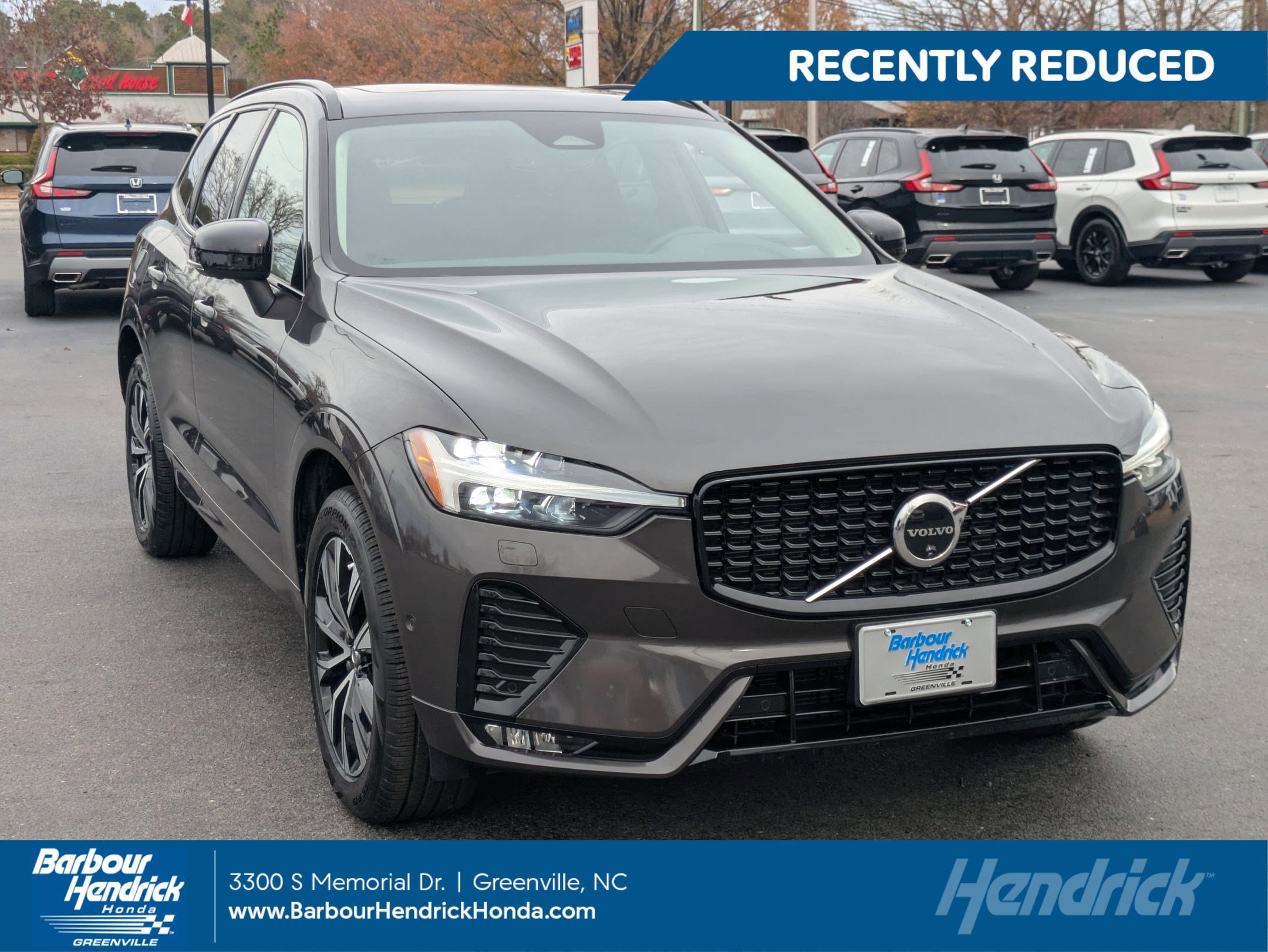 2025 Volvo XC60 Plus's photo