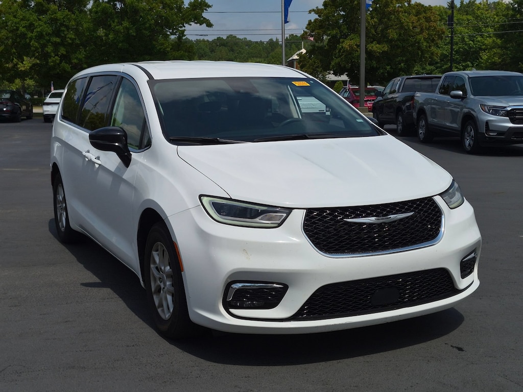 Used 2024 Chrysler Pacifica Touring L Van Passenger Van
