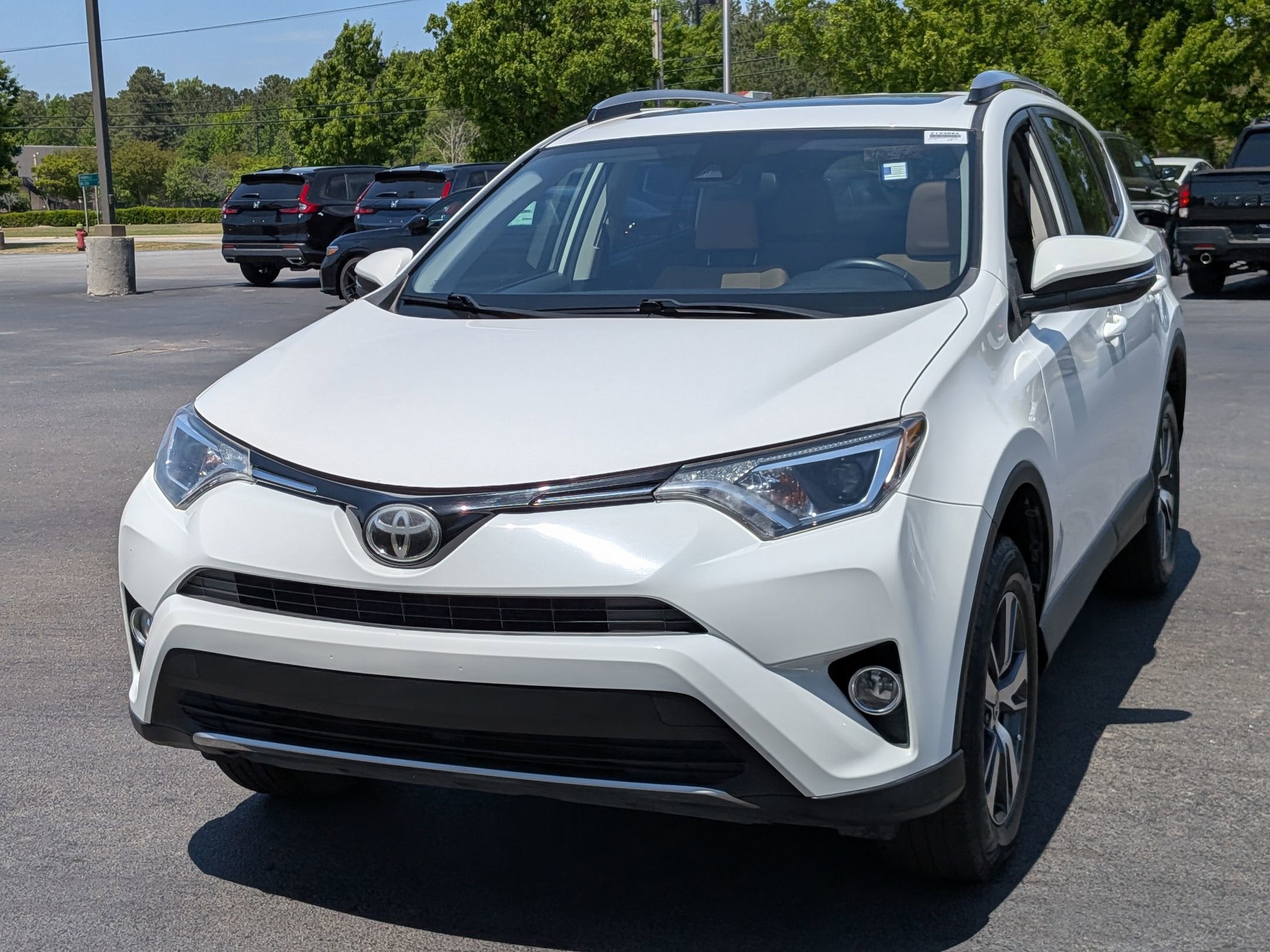 2017 Toyota RAV4 XLE photo 4
