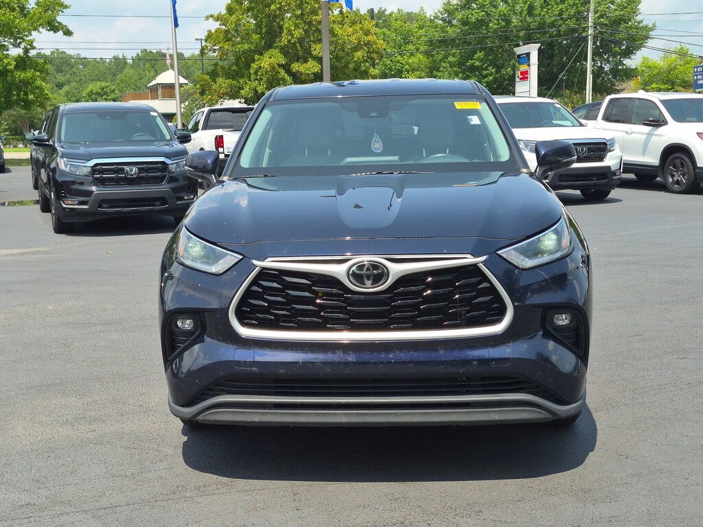 Used 2021 Toyota Highlander LE SUV