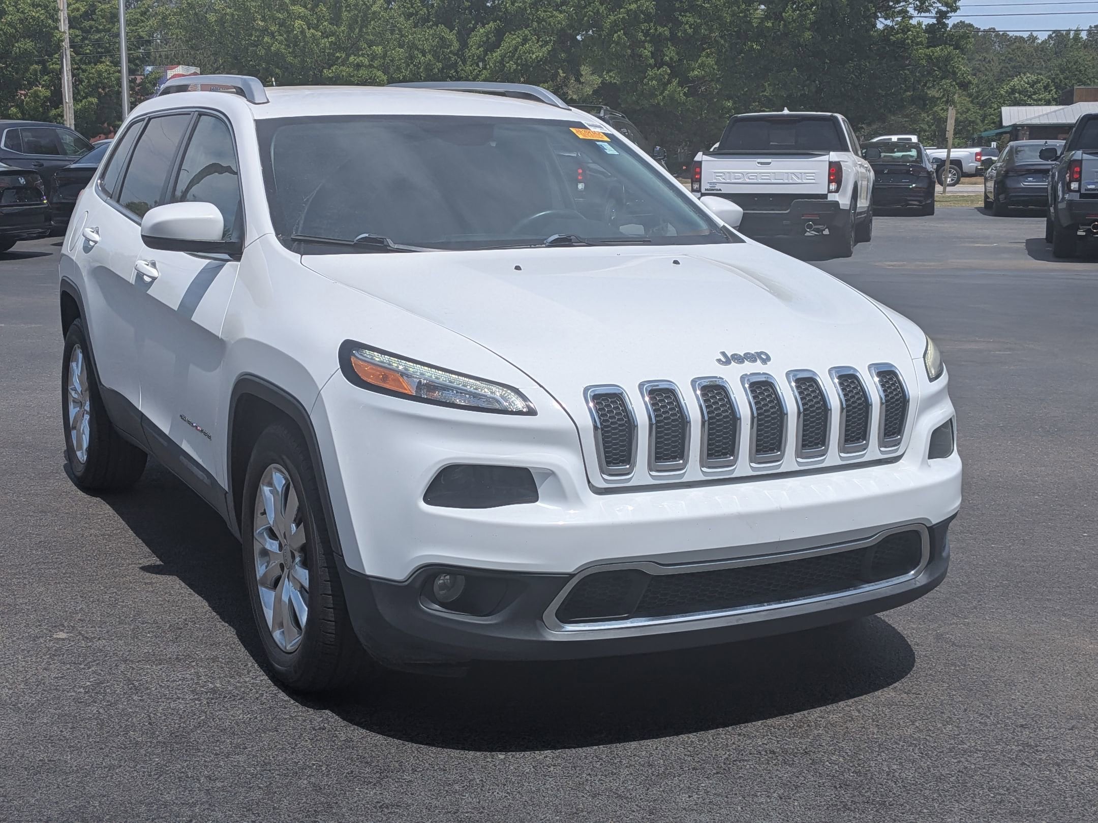 2015 Jeep Cherokee Limited FWD photo 2