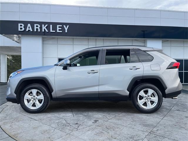 2021 Toyota RAV4 XLE photo 2