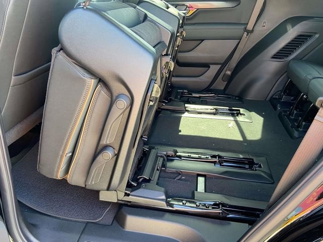 2026 GMC Yukon AT4 - Photo 8