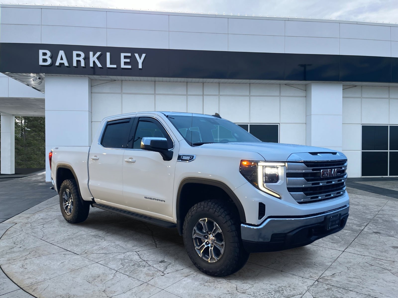 2026 GMC Sierra 1500 SLE's photo