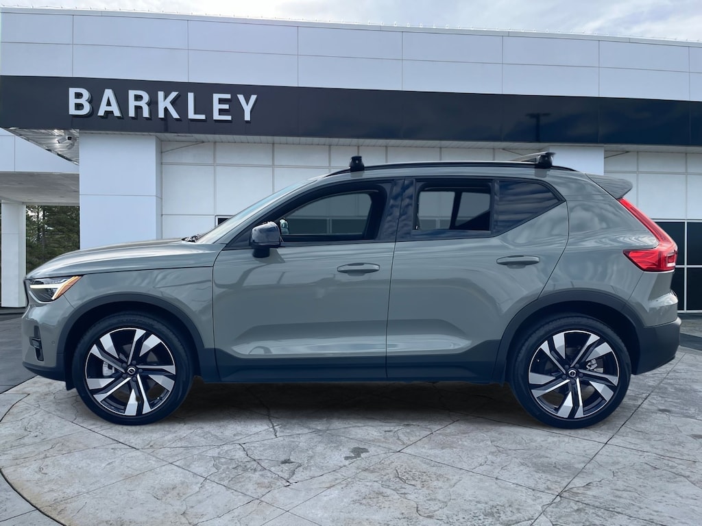 Used 2024 Volvo XC40 Ultimate Dark Theme SUV