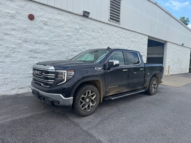 2023 GMC Sierra 4WD Crew Cab Short Box SLT's photo
