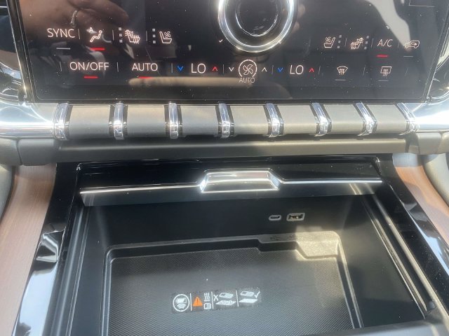 2026 GMC Yukon Denali - Photo 17