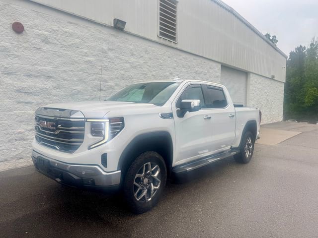 2024 GMC Sierra 4WD Crew Cab Short Box SLT's photo